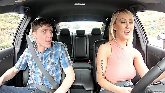 Horny mature woman wants a young cock in her twat