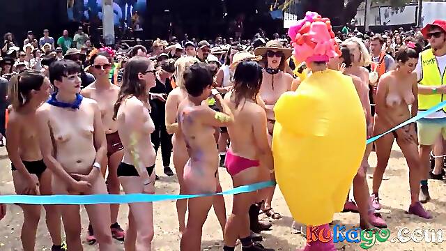 Nudist run voyeur part 1