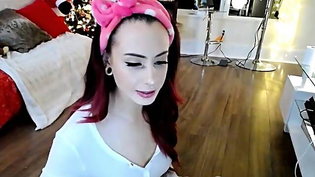 Amateur Webcam Teen Flashes Masturbates