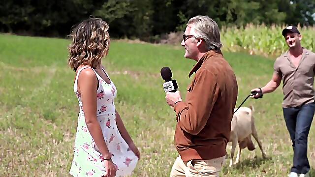 [SOFT] On the farm with Carollina!