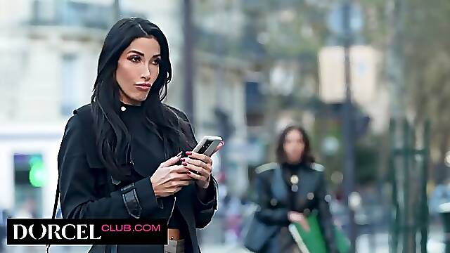 Busty hottie Clea Gaultier seduces brunette MILF Eve Sweet