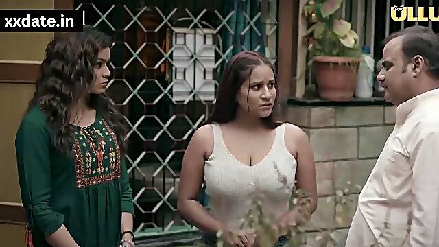 Indian Horny Waitress Hardcore Fucked With Client In Hotel Room_1.