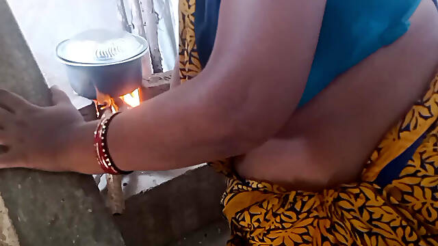 Very hot sex indian cooks aunty