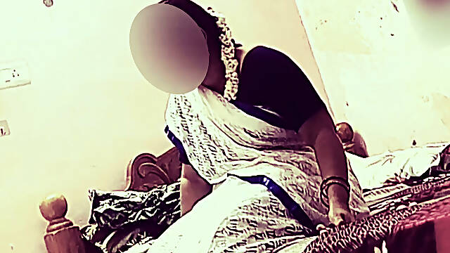 Hot Cheating Indian Housewife in Saree Blouse Having Sex with Her Lover