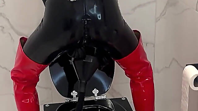 Slave Is Used as a Toilet and Cumdump